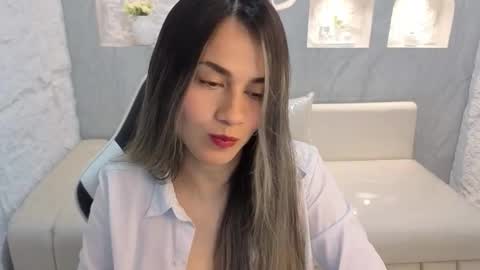 Snapshot of liat_white_tx chatting on 11-17-25, 01:17 Online 800 to 1400 online show from 11-17-25, 01:17