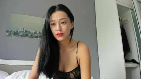 Snapshot of liavee chatting on 11-12-25, 04:02 Lia online show from 11-12-25, 04:02