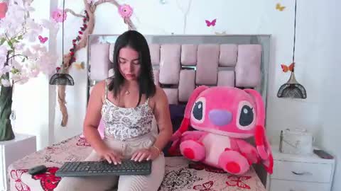 liawells_ online show from 06-25-26, 01:26