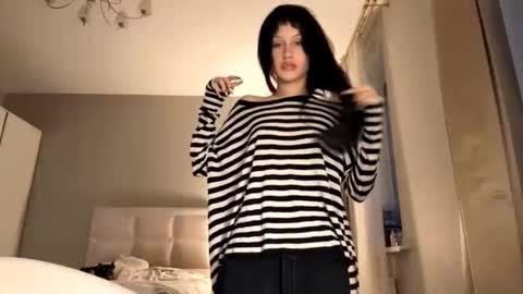 Snapshot of libbiebatcher chatting on 12-05-25, 01:20 Keily online show from 12-05-25, 01:20