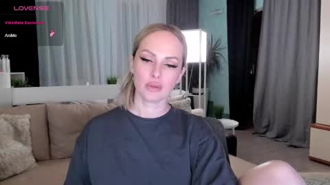 Snapshot of libby_nora chatting on 12-07-24, 02:35 Libby online show from 12-07-24, 02:35