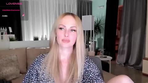 Snapshot of libby_nora chatting on 12-15-24, 01:54 Libby online show from 12-15-24, 01:54