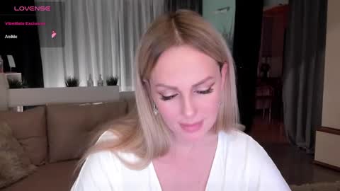 Snapshot of libby_nora chatting on 12-19-24, 02:13 Libby online show from 12-19-24, 02:13