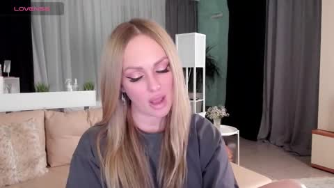 Snapshot of libby_nora chatting on 01-22-25, 05:17 Libby online show from 01-22-25, 05:17