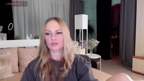 Snapshot of libby_nora chatting on 01-28-25, 03:04 Libby online show from 01-28-25, 03:04