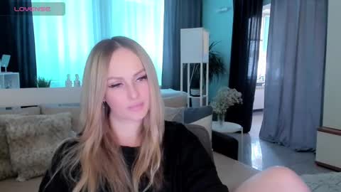 Snapshot of libby_nora chatting on 02-04-25, 12:00 Libby online show from 02-04-25, 12:00