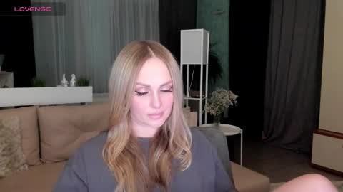 Snapshot of libby_nora chatting on 02-08-25, 03:42 Libby online show from 02-08-25, 03:42