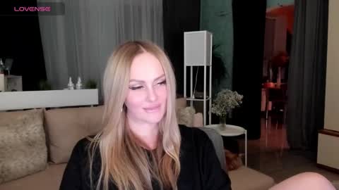 Snapshot of libby_nora chatting on 02-10-25, 03:53 Libby online show from 02-10-25, 03:53