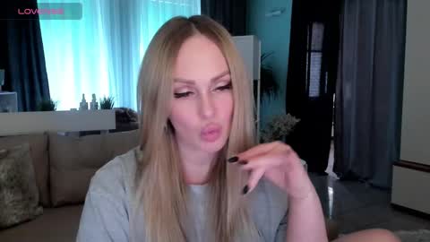 Snapshot of libby_nora chatting on 02-12-25, 11:51 Libby online show from 02-12-25, 11:51