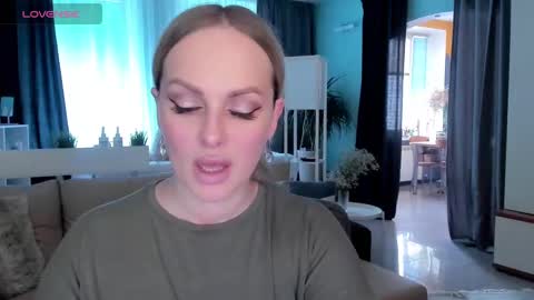 Snapshot of libby_nora chatting on 02-14-25, 11:53 Libby online show from 02-14-25, 11:53