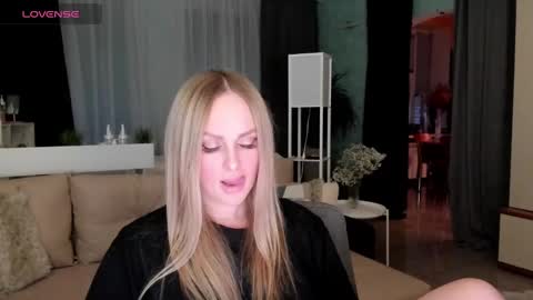 Snapshot of libby_nora chatting on 02-15-25, 03:17 Libby online show from 02-15-25, 03:17