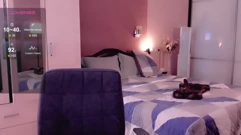 Snapshot of libby_nora chatting on 09-27-25, 11:04 Libby online show from 09-27-25, 11:04