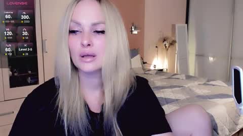 Snapshot of libby_nora chatting on 10-24-25, 01:29 Libby online show from 10-24-25, 01:29