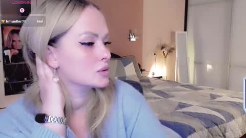 Snapshot of libby_nora chatting on 10-29-25, 10:17 Libby online show from 10-29-25, 10:17