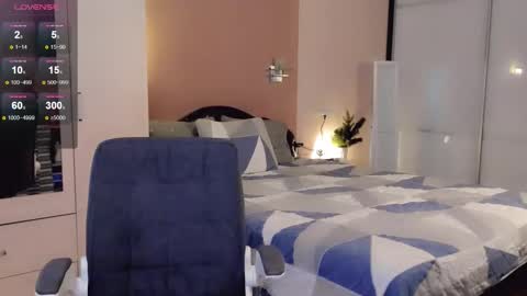 Snapshot of libby_nora chatting on 12-15-25, 10:52 Libby online show from 12-15-25, 10:52