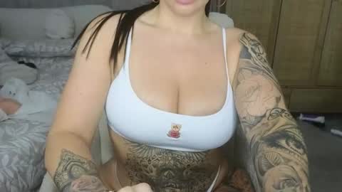 Snapshot of libbyloveheartx chatting on 10-16-25, 04:08 Libby online show from 10-16-25, 04:08