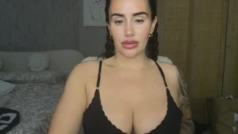 Snapshot of libbyloveheartx chatting on 10-25-25, 08:22 Libby online show from 10-25-25, 08:22