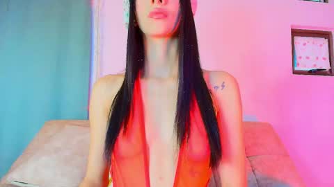 Valentina Hall online show from 12-19-25, 11:39