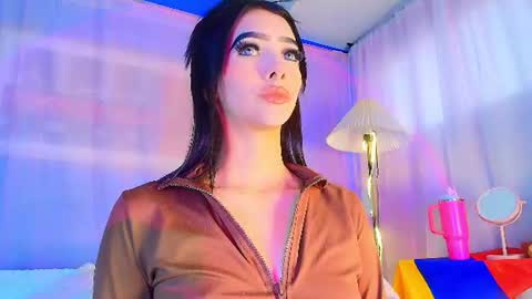 Valentina Hall online show from 06-19-26, 11:47