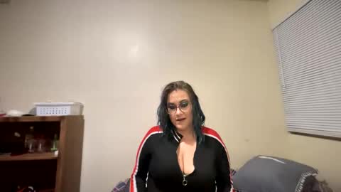 AllieAustyn online show from 12-14-24, 05:40