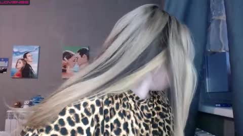 Snapshot of light_lunaa chatting on 09-16-25, 01:01 light_lunaa online show from 09-16-25, 01:01