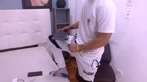 Lihan online show from 02-14-25, 04:04