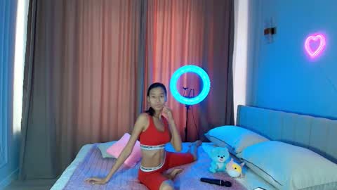 Lihn Pham online show from 11-27-25, 03:41