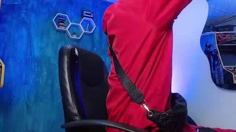 Snapshot of liiaam_lee_ chatting on 12-09-24, 12:51 Daniel online show from 12-09-24, 12:51