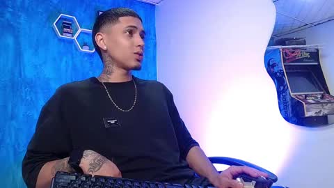 Snapshot of liiaam_lee_ chatting on 12-10-24, 01:11 Daniel online show from 12-10-24, 01:11