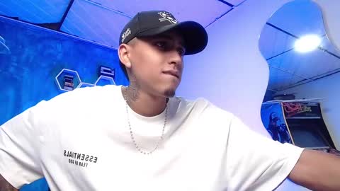 Snapshot of liiaam_lee_ chatting on 12-14-24, 04:31 Daniel online show from 12-14-24, 04:31