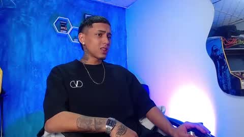 Snapshot of liiaam_lee_ chatting on 01-12-25, 01:05 Daniel online show from 01-12-25, 01:05