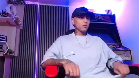 Snapshot of liiaam_lee_ chatting on 03-06-25, 01:24 Daniel online show from 03-06-25, 01:24