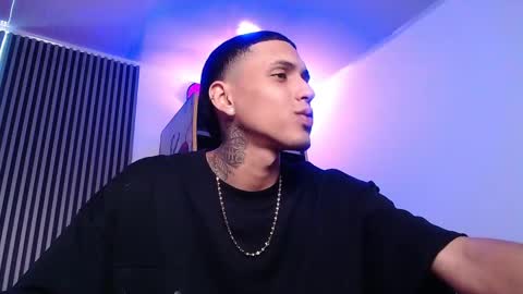 Snapshot of liiaam_lee_ chatting on 03-07-25, 04:33 Daniel online show from 03-07-25, 04:33