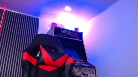 Snapshot of liiaam_lee_ chatting on 03-08-25, 04:17 Daniel online show from 03-08-25, 04:17