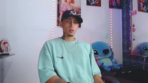 Snapshot of liiaam_lee_ chatting on 11-07-25, 11:54 Daniel online show from 11-07-25, 11:54