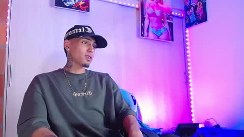 Snapshot of liiaam_lee_ chatting on 11-18-25, 02:54 Daniel online show from 11-18-25, 02:54