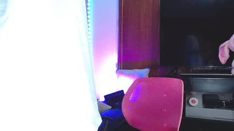 Snapshot of liiaam_lee_ chatting on 11-28-25, 12:13 Daniel online show from 11-28-25, 12:13