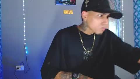 Snapshot of liiaam_lee_ chatting on 06-10-26, 09:35 Daniel online show from 06-10-26, 09:35