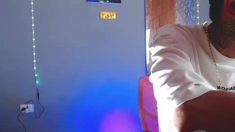Snapshot of liiaam_lee_ chatting on 06-11-26, 09:35 Daniel online show from 06-11-26, 09:35