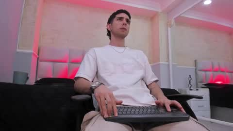 Snapshot of liiamhudson_ chatting on 02-20-25, 11:09 L I I A M online show from 02-20-25, 11:09