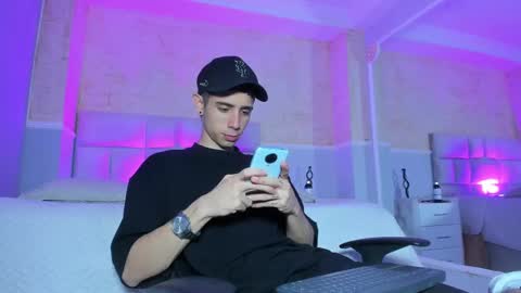 Snapshot of liiamhudson_ chatting on 03-03-25, 02:48 L I I A M online show from 03-03-25, 02:48