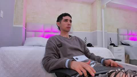 Snapshot of liiamhudson_ chatting on 03-04-25, 05:32 L I I A M online show from 03-04-25, 05:32