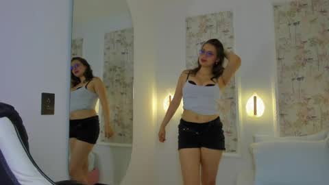 Snapshot of liiliie_petite chatting on 04-20-26, 06:53 L I I L I I E online show from 04-20-26, 06:53