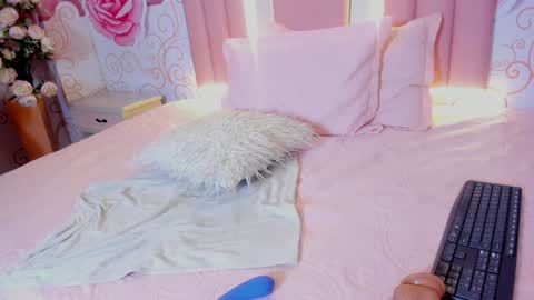 Snapshot of liily_hot chatting on 01-11-25, 12:12 LIILY online show from 01-11-25, 12:12