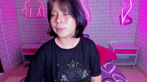 Snapshot of liily_hot chatting on 02-19-25, 03:28 LIILY online show from 02-19-25, 03:28