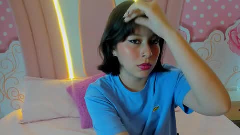 Snapshot of liily_hot chatting on 02-19-25, 08:41 LIILY online show from 02-19-25, 08:41