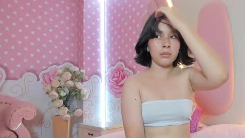 Snapshot of liily_hot chatting on 02-25-25, 12:25 LIILY online show from 02-25-25, 12:25