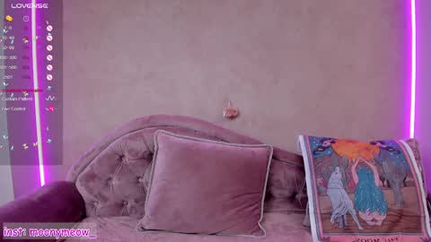 Snapshot of lika_moon chatting on 02-24-25, 08:38 Lika online show from 02-24-25, 08:38