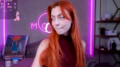 Snapshot of lika_moon chatting on 11-18-25, 07:18 Lika online show from 11-18-25, 07:18