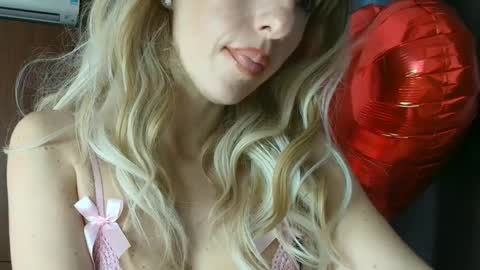 Mia                   Onlyfans link -  online show from 02-18-25, 06:59